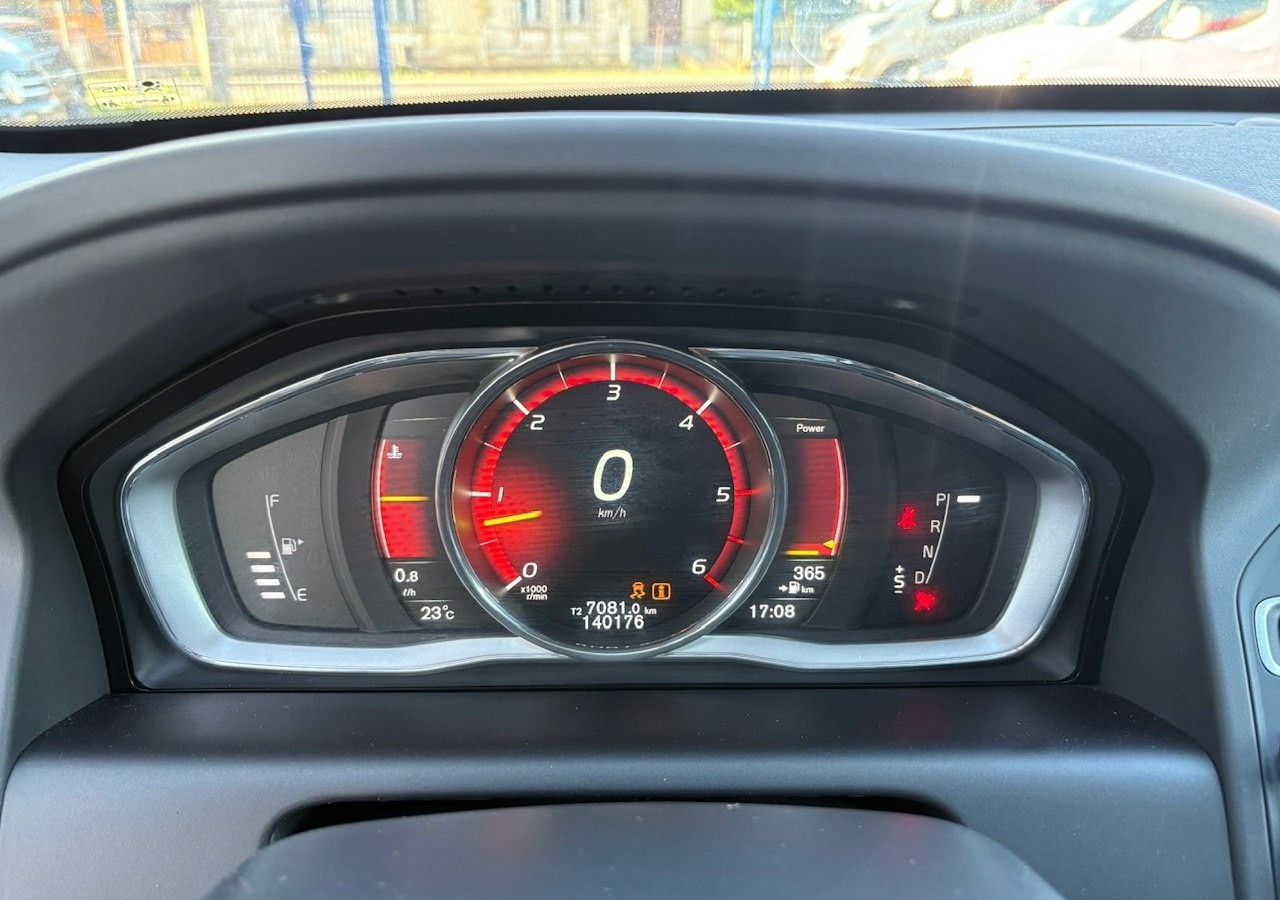 Terepjáró/ SUV Volvo XC60 I Volvo XC 60 2,4 D4 AWD 190KM Summum Navi Panorama Skóry Kamera 2017: 16 kép.