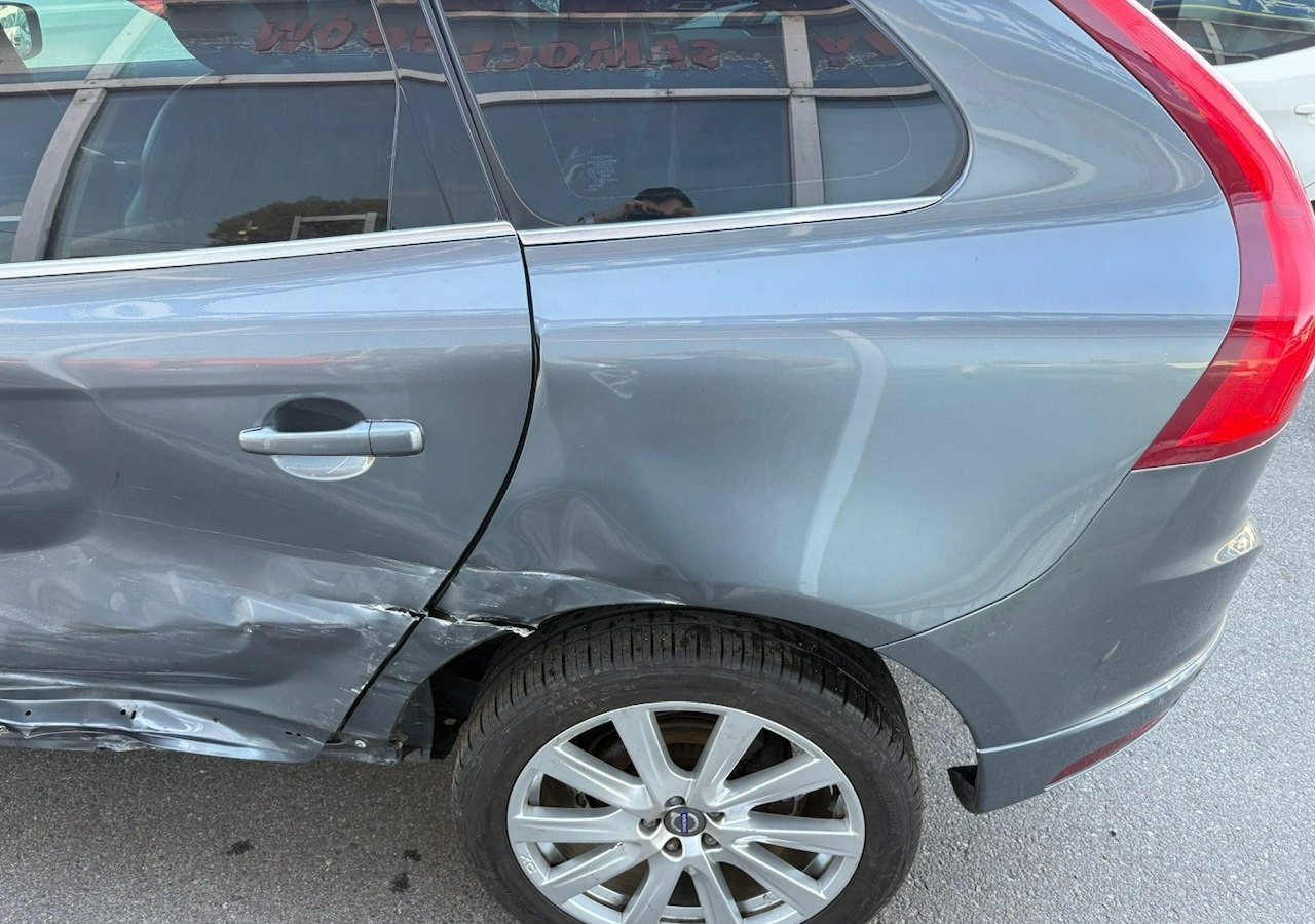 Terepjáró/ SUV Volvo XC60 I Volvo XC 60 2,4 D4 AWD 190KM Summum Navi Panorama Skóry Kamera 2017: 11 kép.