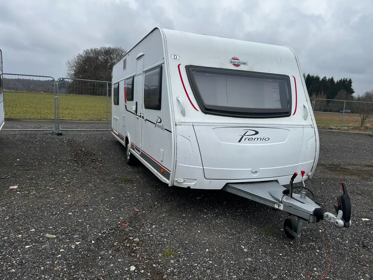 Bürstner Premio 530 TL Mover Dachklimaanlage Einzelbetten - Lakókocsi: 1 kép. Bürstner Premio 530 TL Mover Dachklimaanlage Einzelbetten - Lakókocsi: 1 kép.