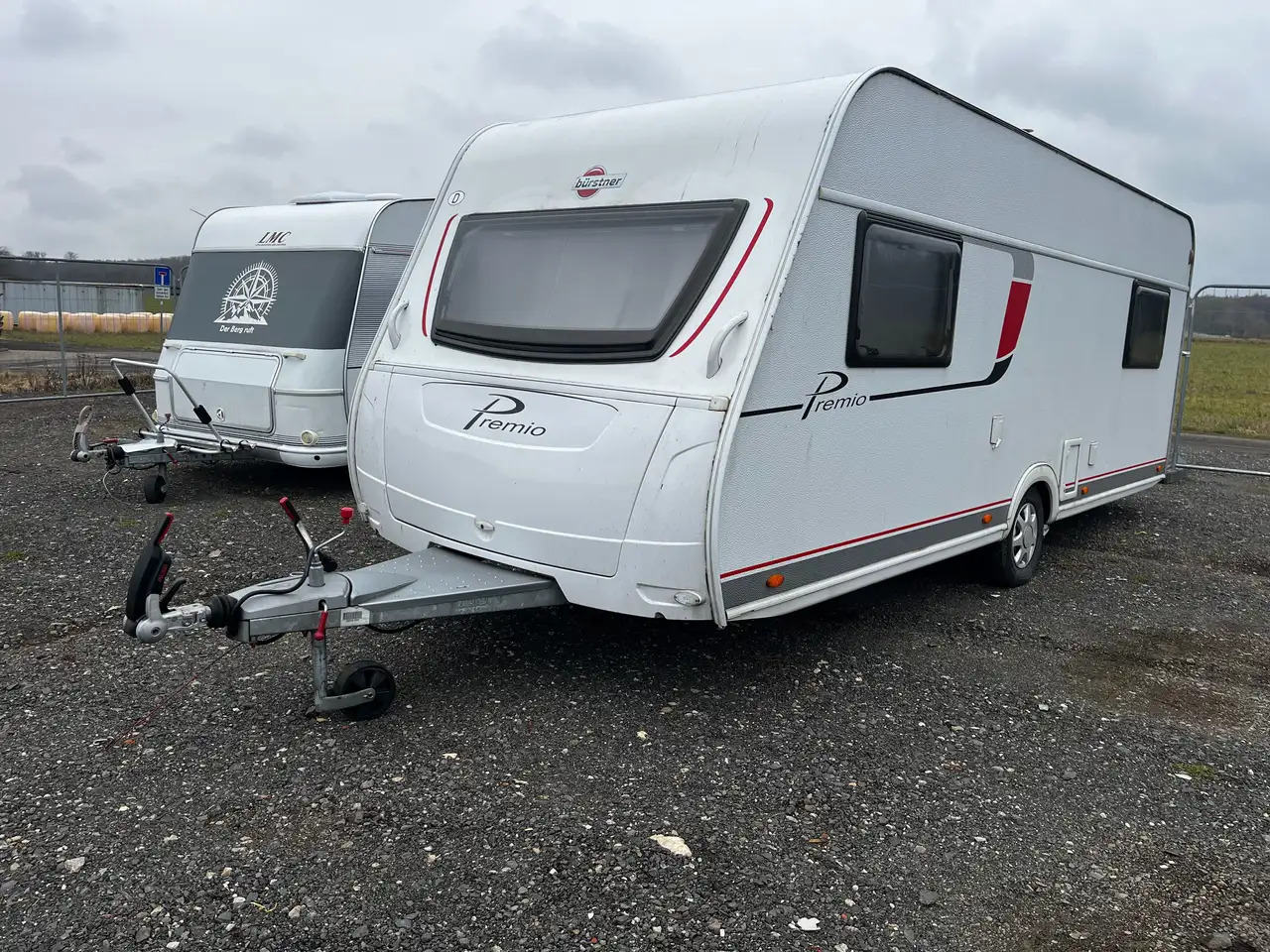 Bürstner Premio 530 TL Mover Dachklimaanlage Einzelbetten - Lakókocsi: 3 kép. Bürstner Premio 530 TL Mover Dachklimaanlage Einzelbetten - Lakókocsi: 3 kép.