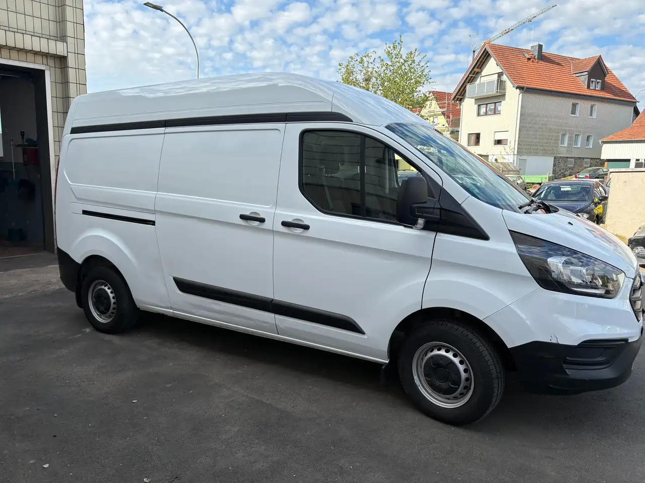 Ford Transit Custom 300 L2 H2 Motorschaden - Furgon: 3 kép. Ford Transit Custom 300 L2 H2 Motorschaden - Furgon: 3 kép.