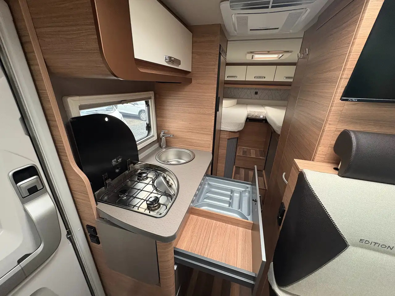 Új Félintegrált lakóautó Volkswagen PEPPER 600MEG: 6 kép. Új Félintegrált lakóautó Volkswagen PEPPER 600MEG: 6 kép.