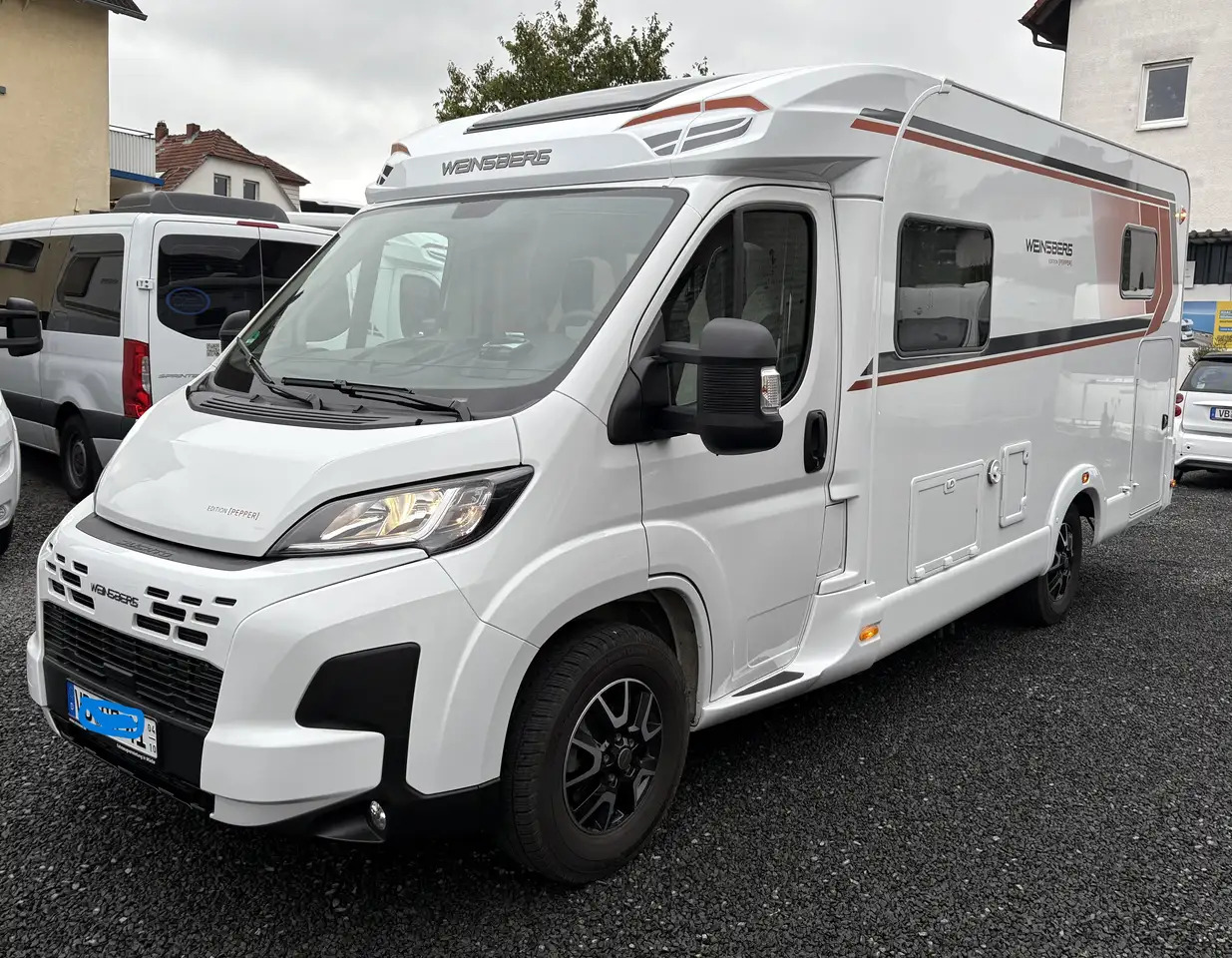 Volkswagen PEPPER 600MEG - Félintegrált lakóautó: 3 kép. Volkswagen PEPPER 600MEG - Félintegrált lakóautó: 3 kép.