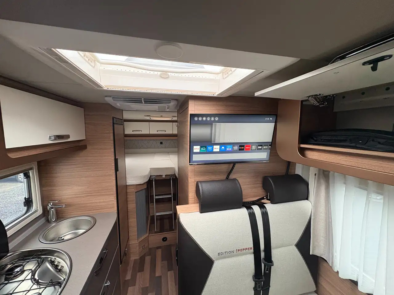 Új Félintegrált lakóautó Volkswagen PEPPER 600MEG: 14 kép. Új Félintegrált lakóautó Volkswagen PEPPER 600MEG: 14 kép.