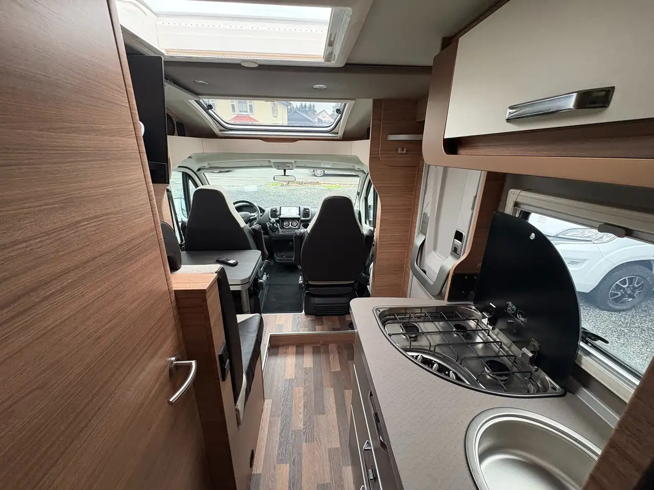 Új Félintegrált lakóautó Volkswagen PEPPER 600MEG: 13 kép. Új Félintegrált lakóautó Volkswagen PEPPER 600MEG: 13 kép.