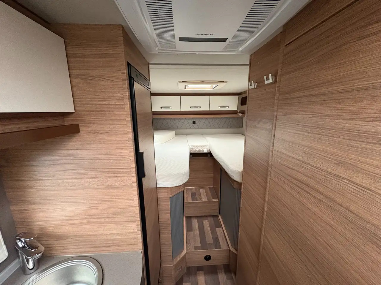 Új Félintegrált lakóautó Volkswagen PEPPER 600MEG: 7 kép. Új Félintegrált lakóautó Volkswagen PEPPER 600MEG: 7 kép.