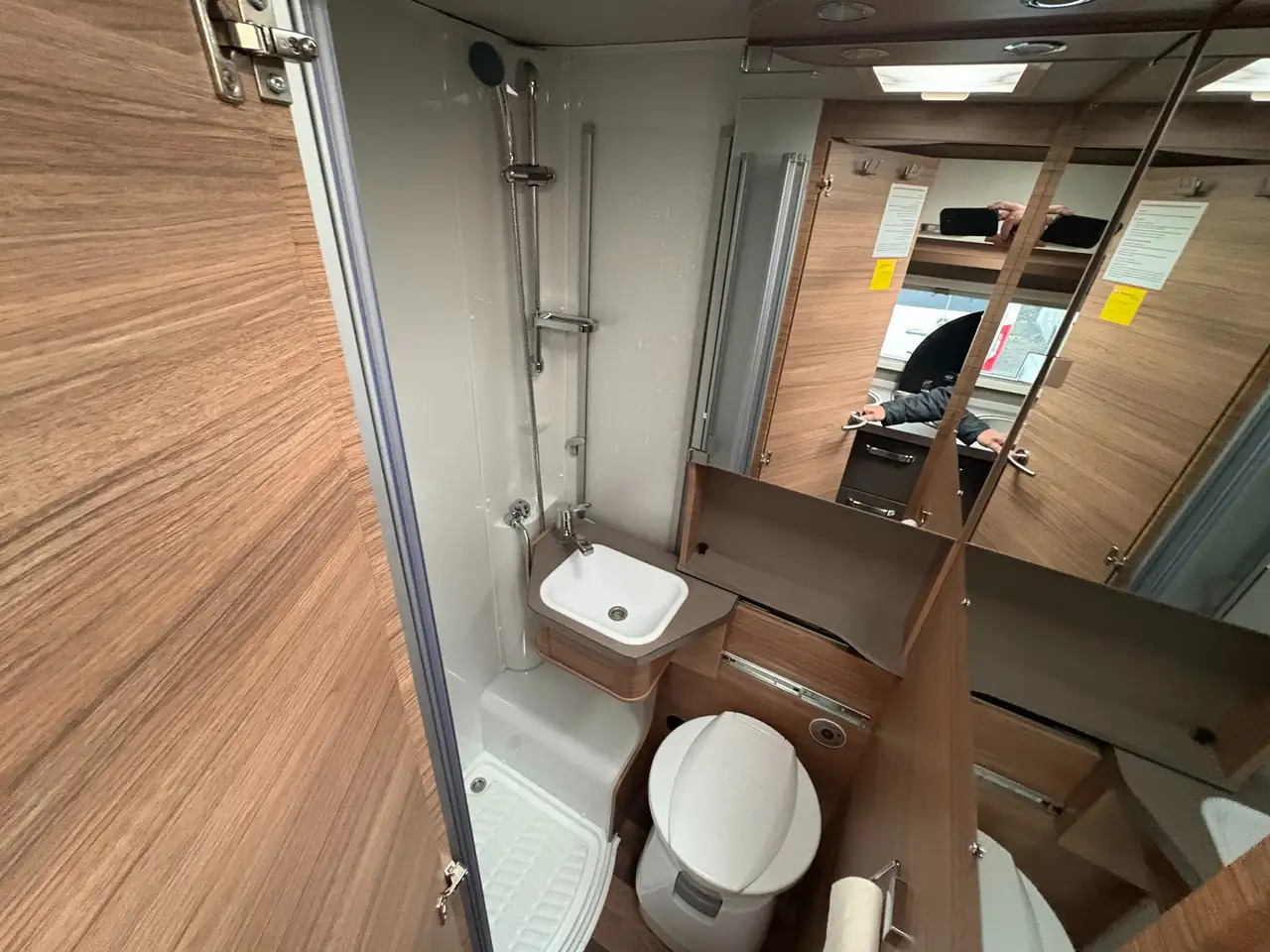 Új Félintegrált lakóautó Volkswagen PEPPER 600MEG: 8 kép. Új Félintegrált lakóautó Volkswagen PEPPER 600MEG: 8 kép.