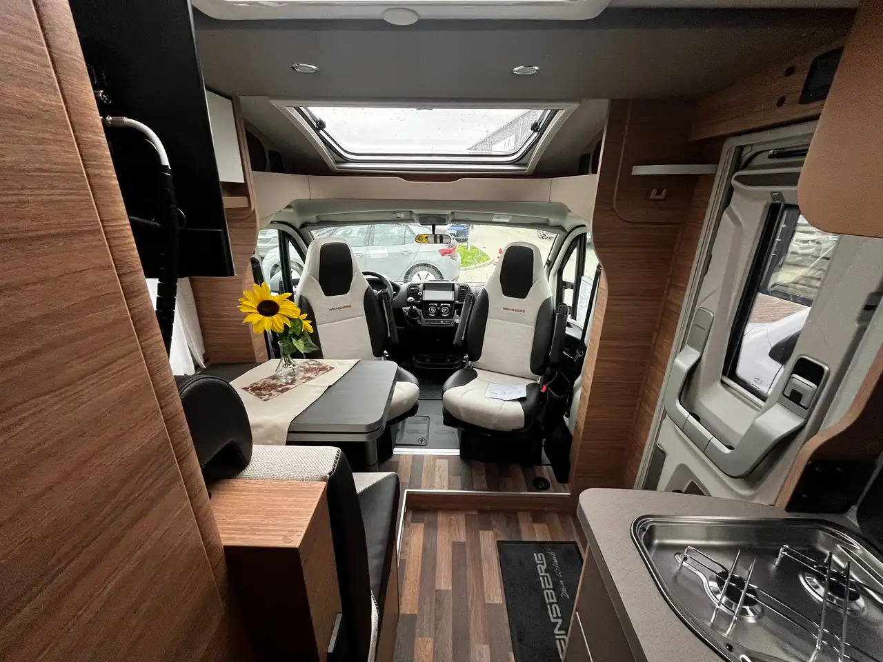 Új Félintegrált lakóautó Weinsberg CaraCompact 600 MEG Pepper Mietwagen Verfügbar: 11 kép.