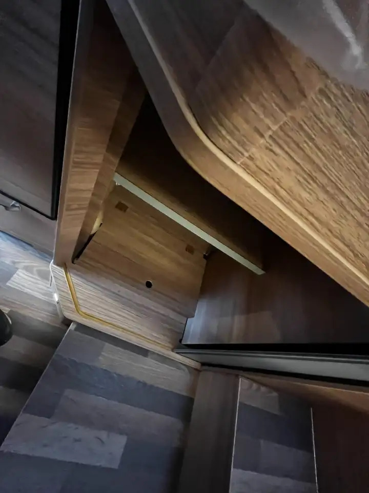 Új Félintegrált lakóautó Weinsberg CaraCompact 600 MEG Pepper Mietwagen Verfügbar: 18 kép.