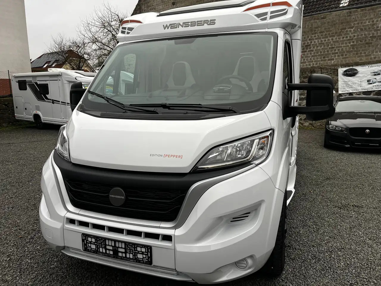 Új Félintegrált lakóautó Weinsberg CaraCompact 600 MEG Pepper Mietwagen Verfügbar: 13 kép.