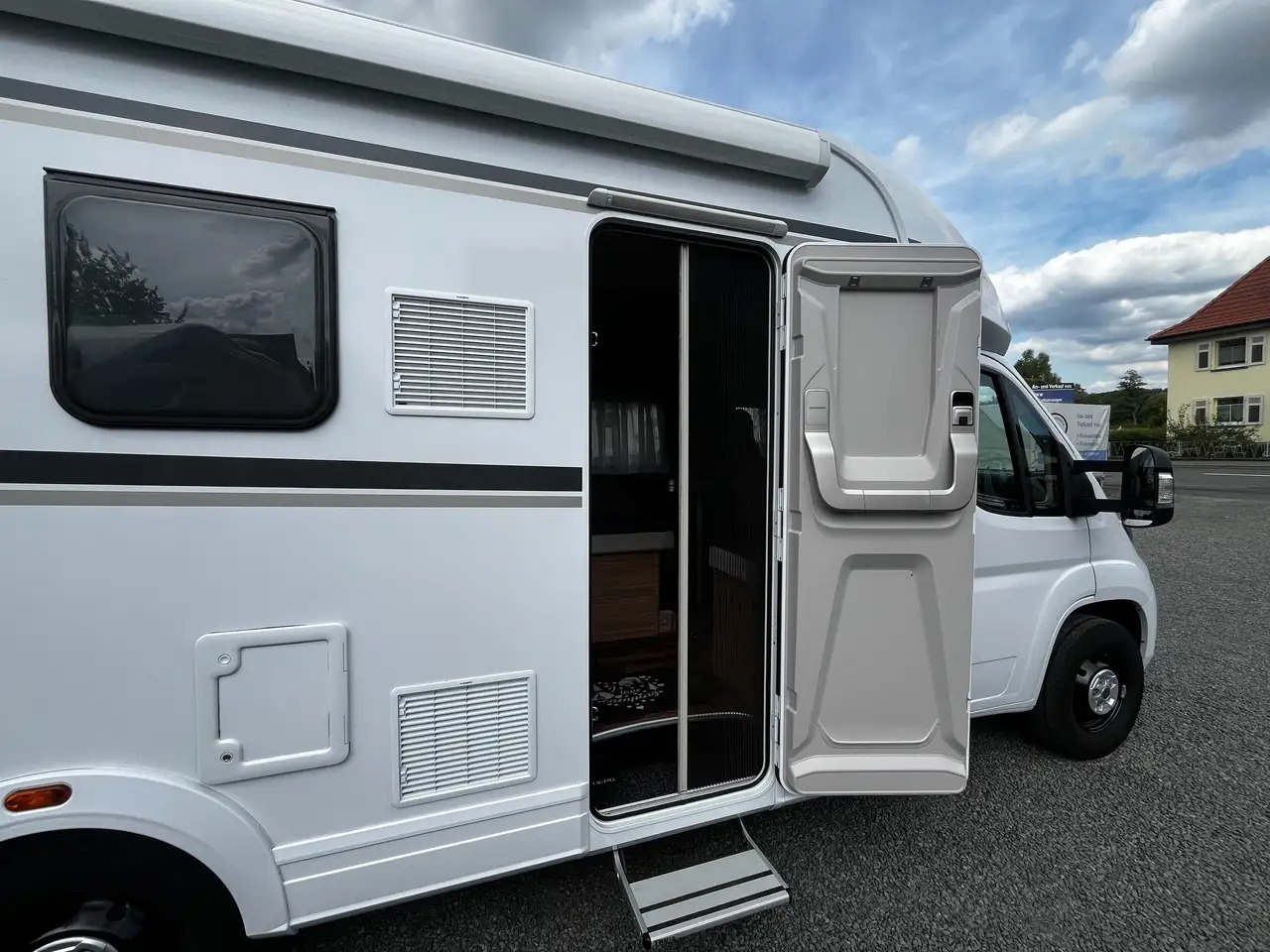 Weinsberg CaraSuite 700 ME - Félintegrált lakóautó: 5 kép. Weinsberg CaraSuite 700 ME - Félintegrált lakóautó: 5 kép.