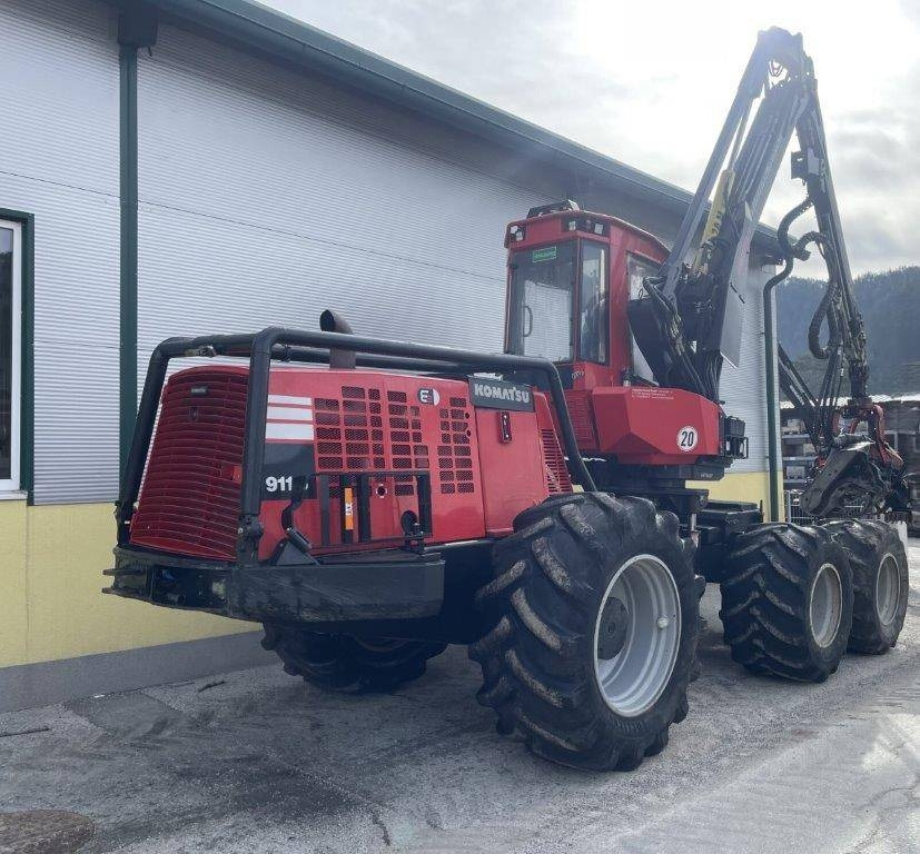 Komatsu 911.5 - Fakitermelő gép: 3 kép. Komatsu 911.5 - Fakitermelő gép: 3 kép.