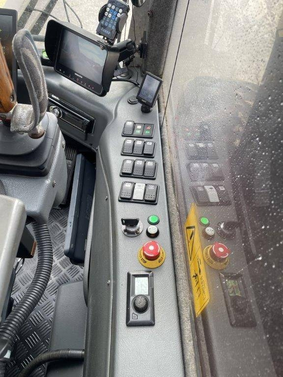 Fakitermelő gép Komatsu 911.5: 10 kép.