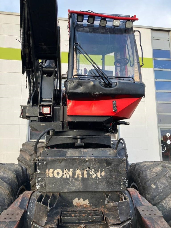 Komatsu 931.1 - Fakitermelő gép: 2 kép. Komatsu 931.1 - Fakitermelő gép: 2 kép.