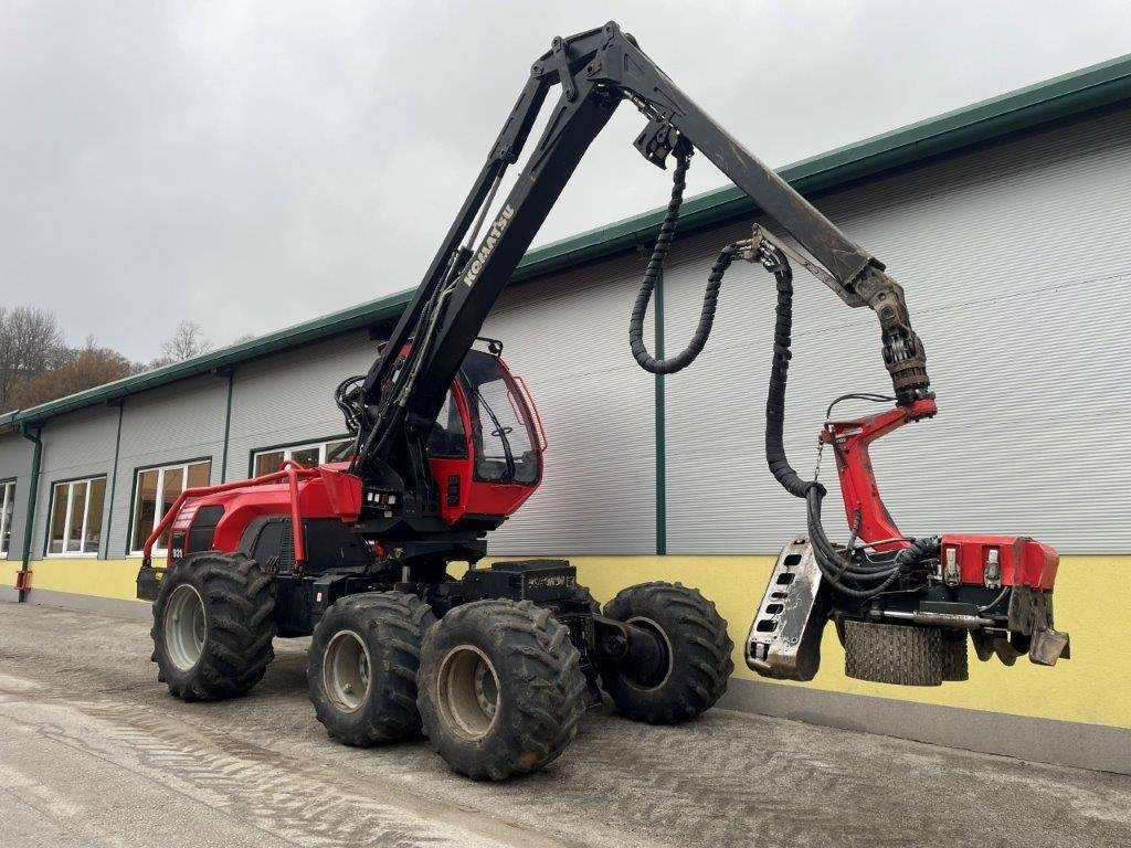 Komatsu 931.2 - Fakitermelő gép: 4 kép. Komatsu 931.2 - Fakitermelő gép: 4 kép.
