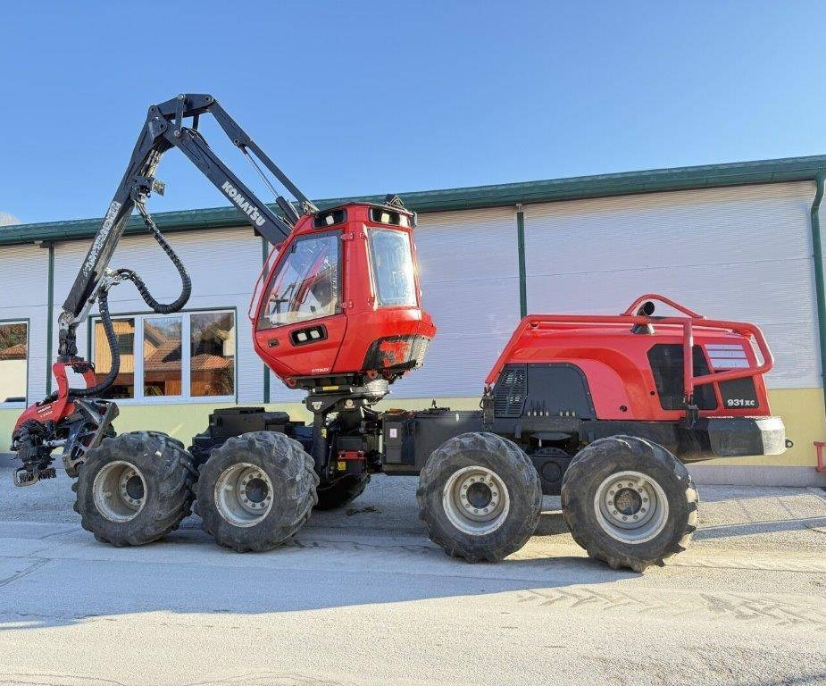 Komatsu 931 XC - Fakitermelő gép: 2 kép. Komatsu 931 XC - Fakitermelő gép: 2 kép.