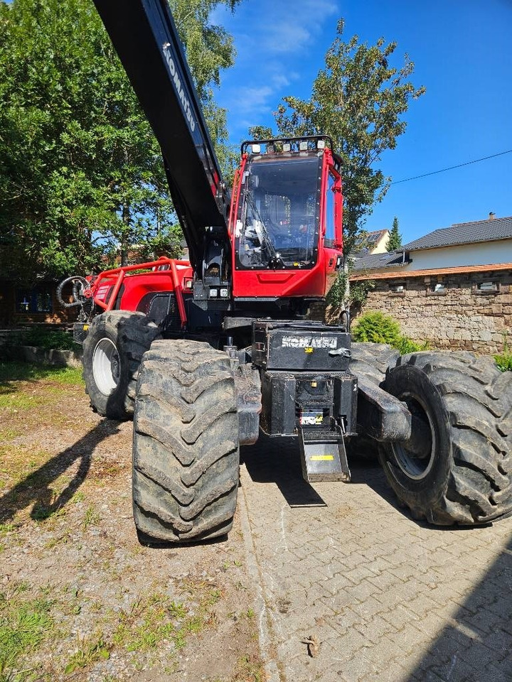 Komatsu 951 - Fakitermelő gép: 1 kép. Komatsu 951 - Fakitermelő gép: 1 kép.
