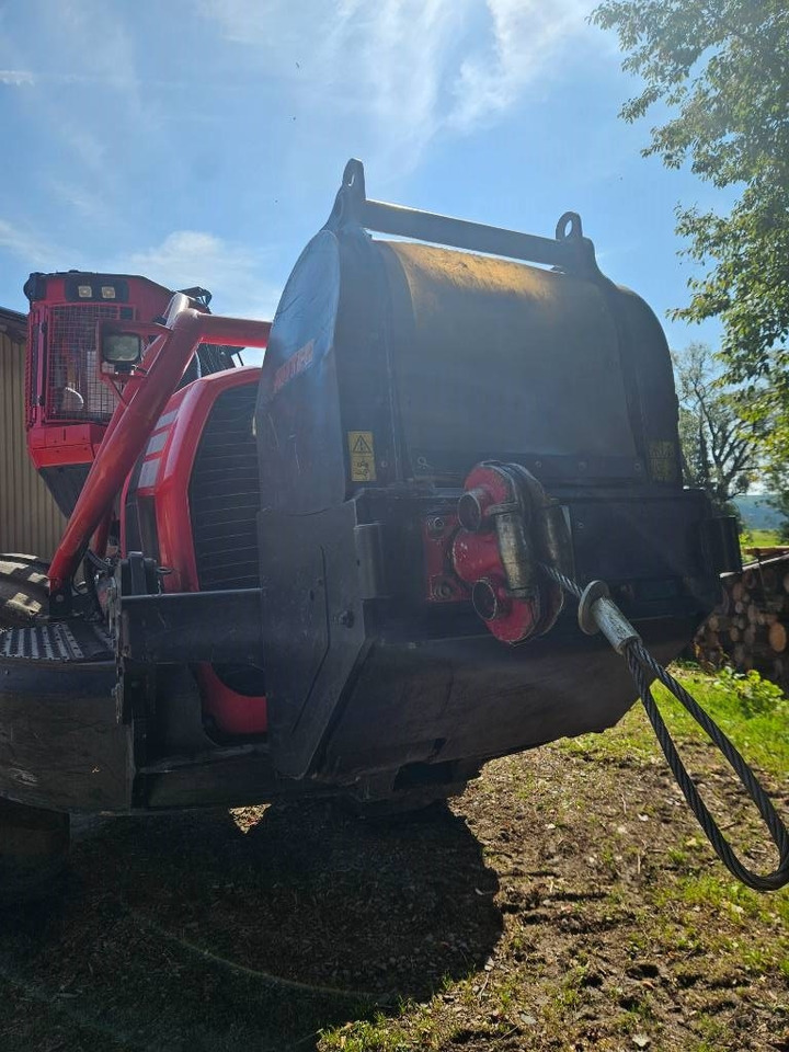 Komatsu 951 - Fakitermelő gép: 4 kép. Komatsu 951 - Fakitermelő gép: 4 kép.