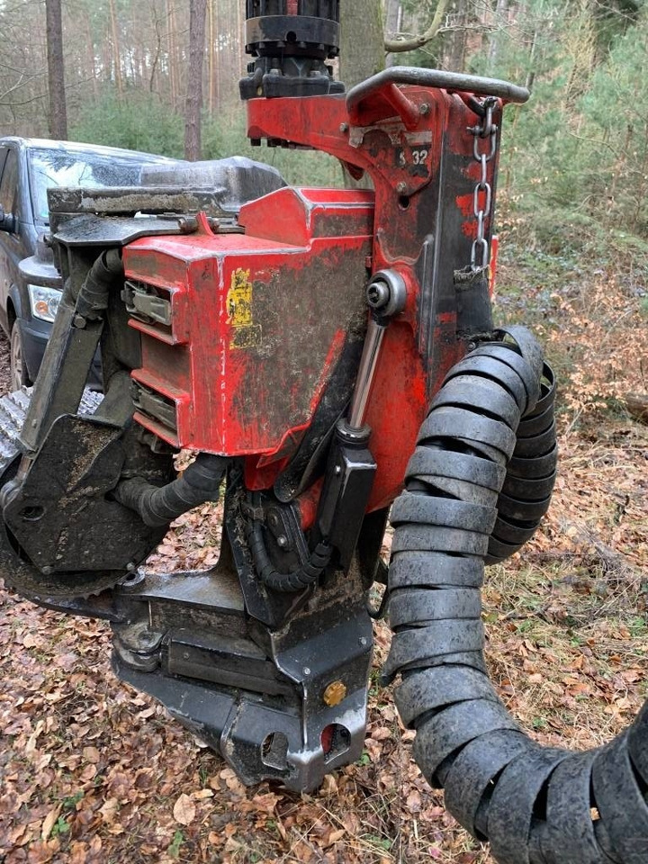 Komatsu S132 - Erdészeti fej: 4 kép. Komatsu S132 - Erdészeti fej: 4 kép.