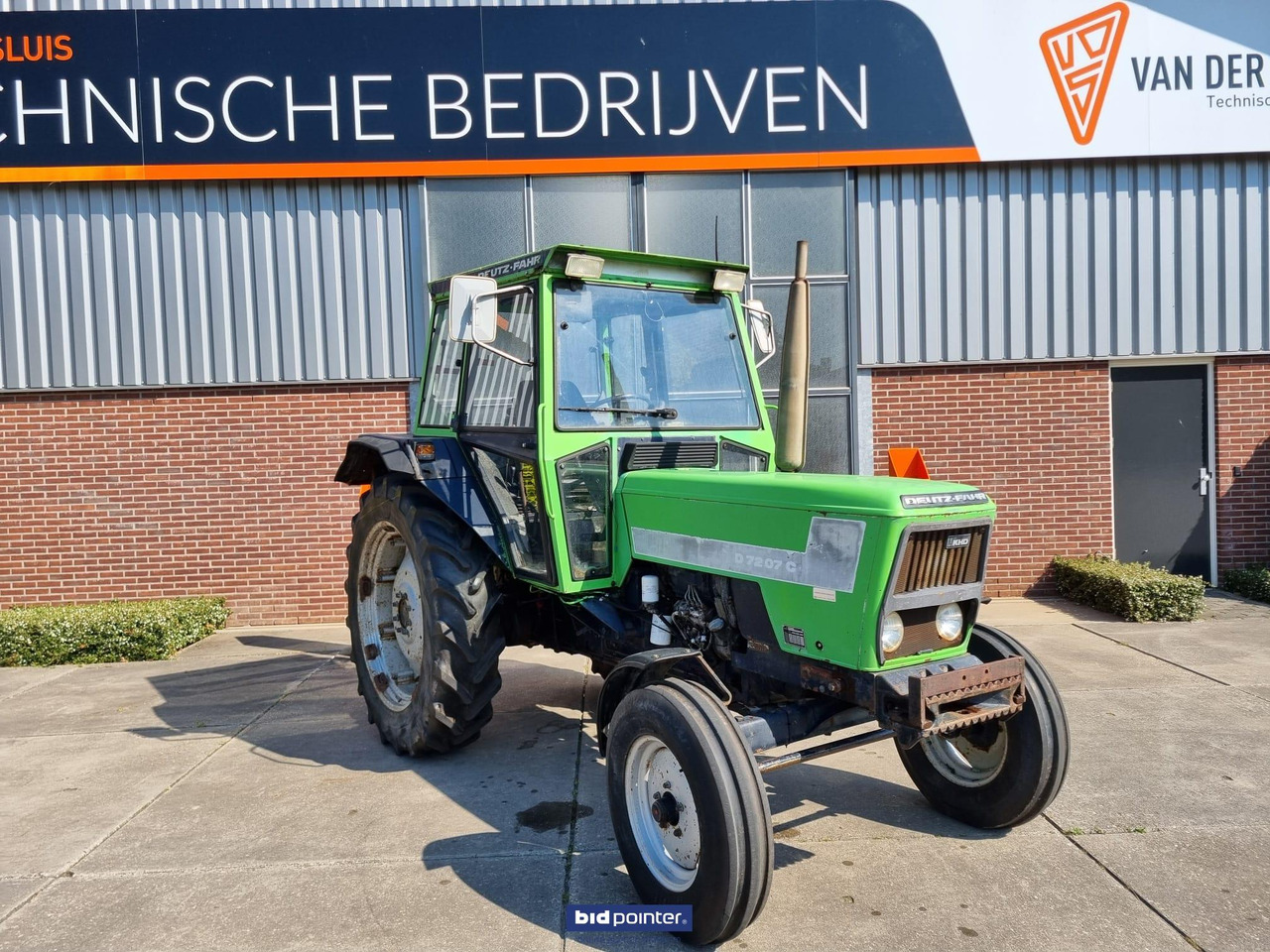 Deutz-Fahr 7207C - Traktor: 2 kép. Deutz-Fahr 7207C - Traktor: 2 kép.