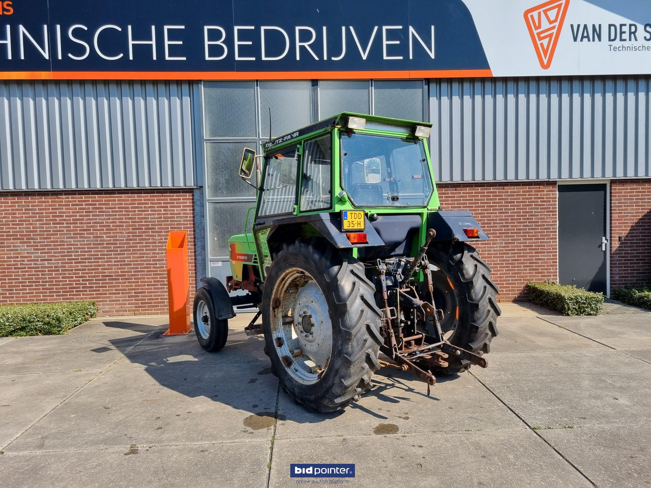 Deutz-Fahr 7207C - Traktor: 4 kép. Deutz-Fahr 7207C - Traktor: 4 kép.