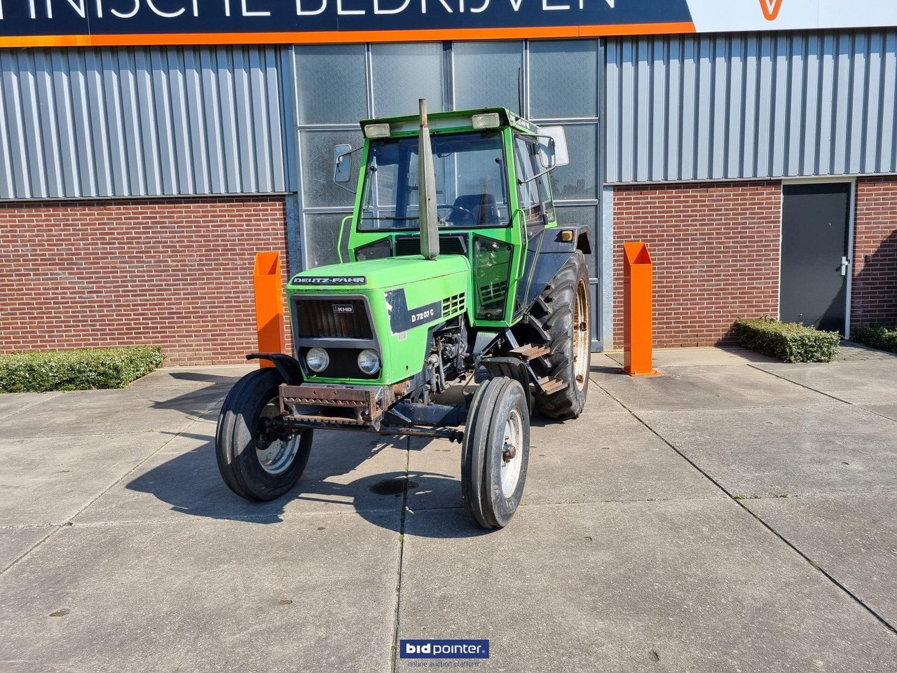 Deutz-Fahr 7207C - Traktor: 1 kép. Deutz-Fahr 7207C - Traktor: 1 kép.