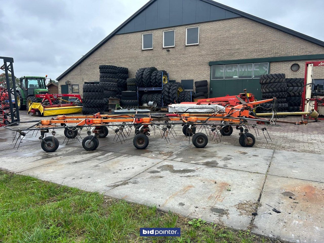 Fella TH1300 Hydro - Szénaforgató: 1 kép. Fella TH1300 Hydro - Szénaforgató: 1 kép.