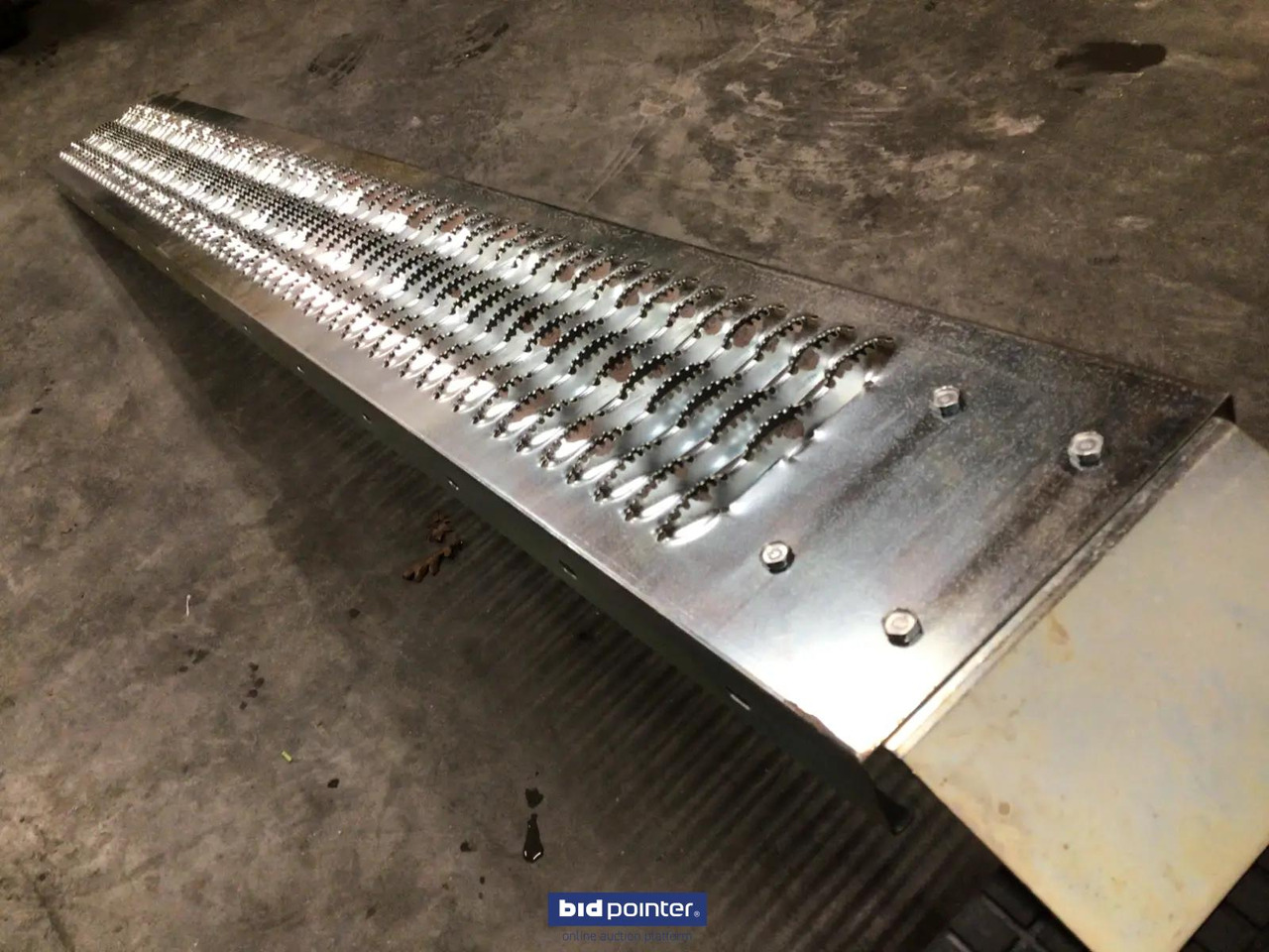 HH Metalen oprijplank - Rakodó rámpa: 4 kép. HH Metalen oprijplank - Rakodó rámpa: 4 kép.