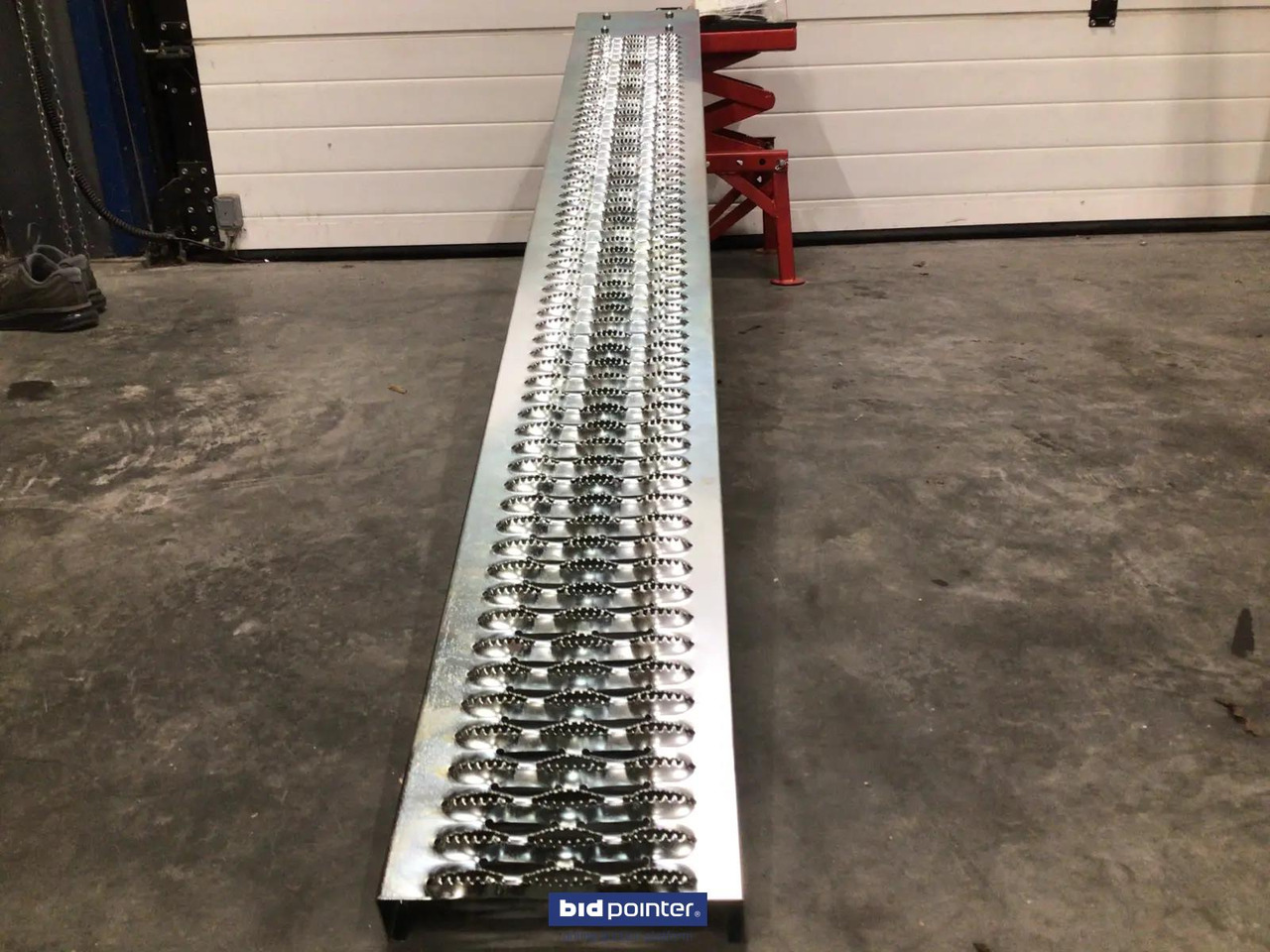 HH Metalen oprijplank - Rakodó rámpa: 2 kép. HH Metalen oprijplank - Rakodó rámpa: 2 kép.