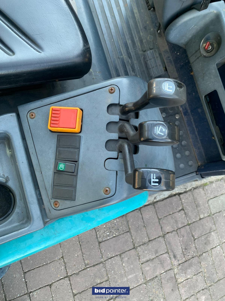 Heftruck elektrisch - 3 wiel - 1600kg! Freelift! Komatsu FB16 - 5.5 mtr. Sideshift! - Elektromos targonca: 4 kép. Heftruck elektrisch - 3 wiel - 1600kg! Freelift! Komatsu FB16 - 5.5 mtr. Sideshift! - Elektromos targonca: 4 kép.