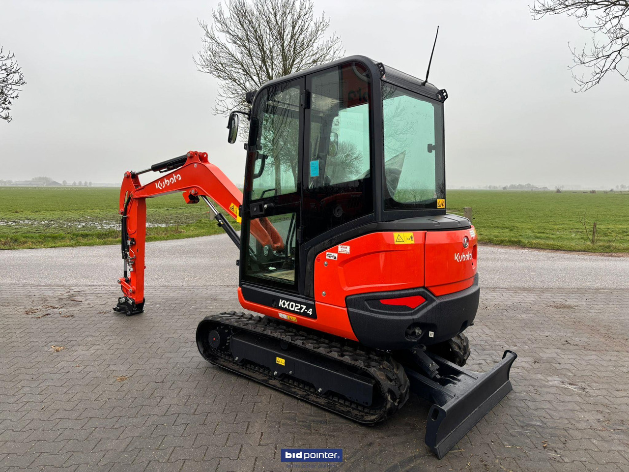 Kubota KX 027 - 4 GL minigraver - Minikotró: 1 kép. Kubota KX 027 - 4 GL minigraver - Minikotró: 1 kép.