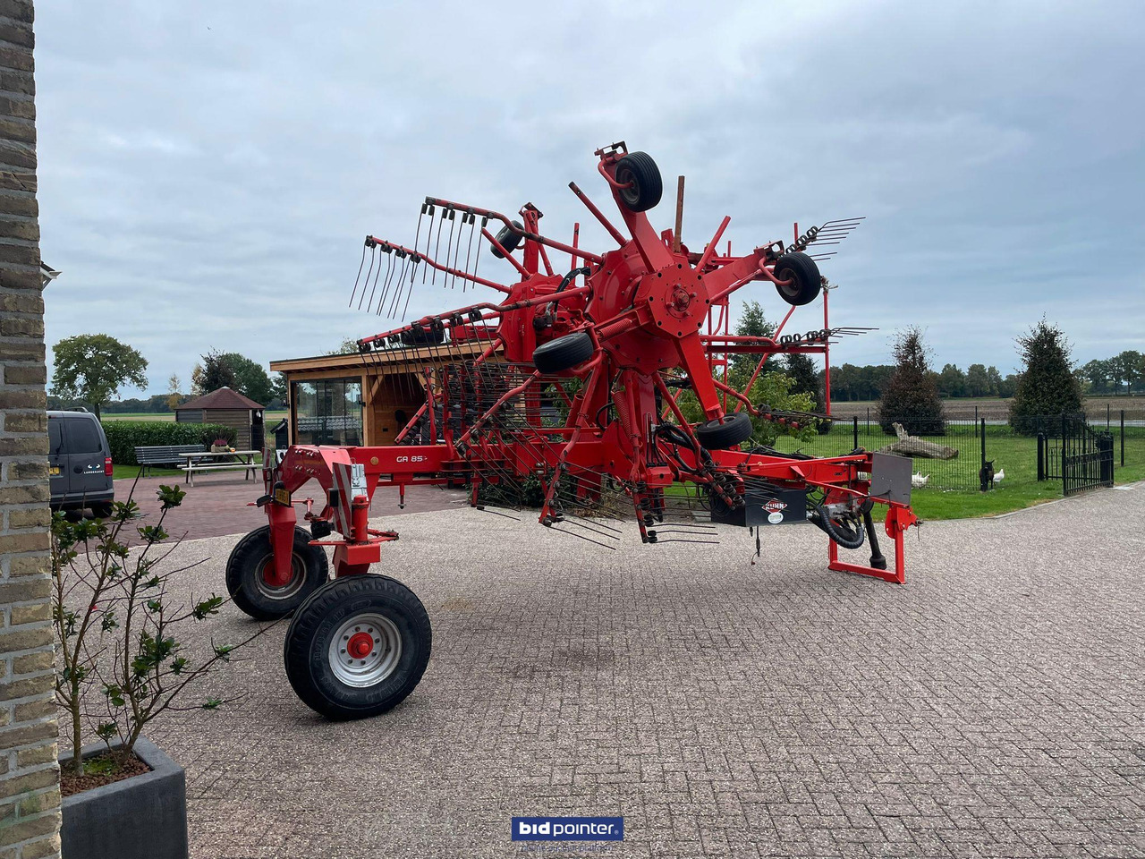 Kuhn GA8521 - Szénaforgató: 4 kép. Kuhn GA8521 - Szénaforgató: 4 kép.