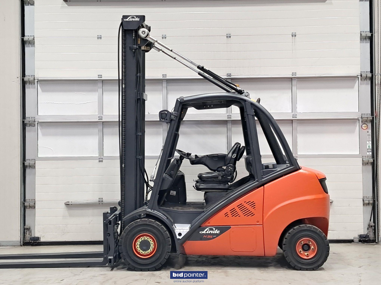 Linde H35D-02 diesel vorkheftruck - Dízel targonca: 2 kép. Linde H35D-02 diesel vorkheftruck - Dízel targonca: 2 kép.