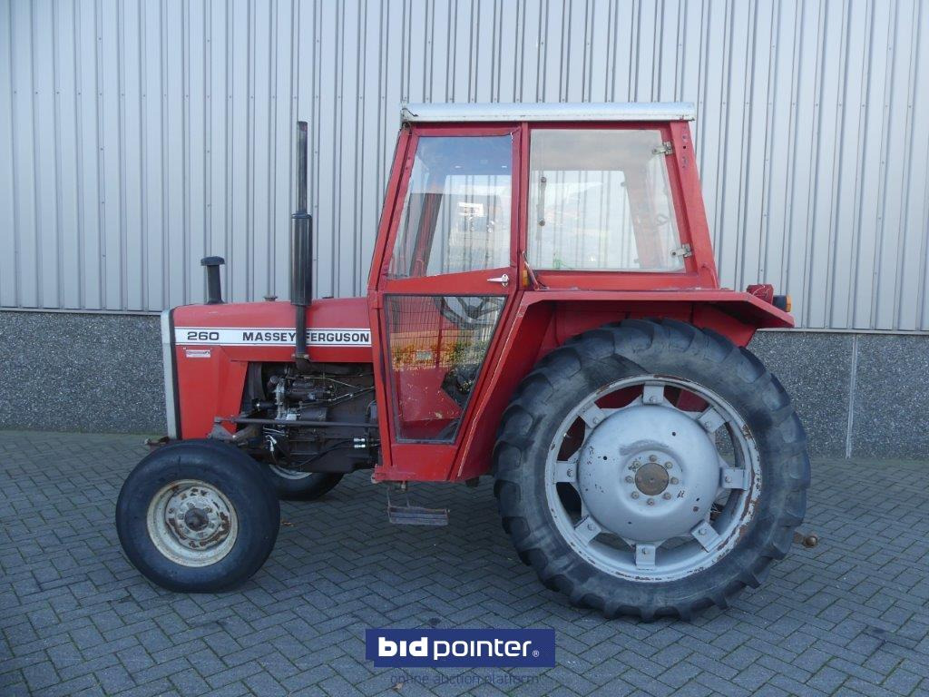 Massey Ferguson 260 with 4226 Hours and powersteering - Traktor: 3 kép. Massey Ferguson 260 with 4226 Hours and powersteering - Traktor: 3 kép.