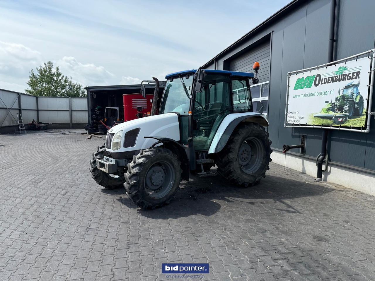 New Holland TL 70A - Traktor: 2 kép. New Holland TL 70A - Traktor: 2 kép.