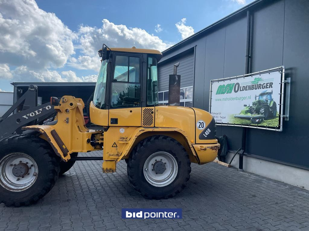 Volvo L40 B - Gumikerekes homlokrakodó: 3 kép. Volvo L40 B - Gumikerekes homlokrakodó: 3 kép.
