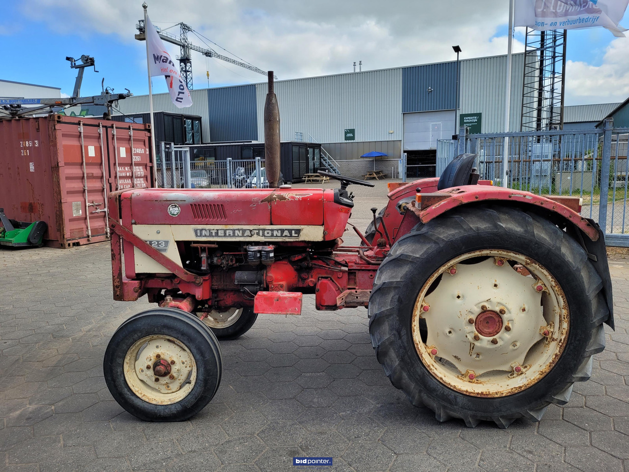 International 423 - Traktor: 5 kép. International 423 - Traktor: 5 kép.