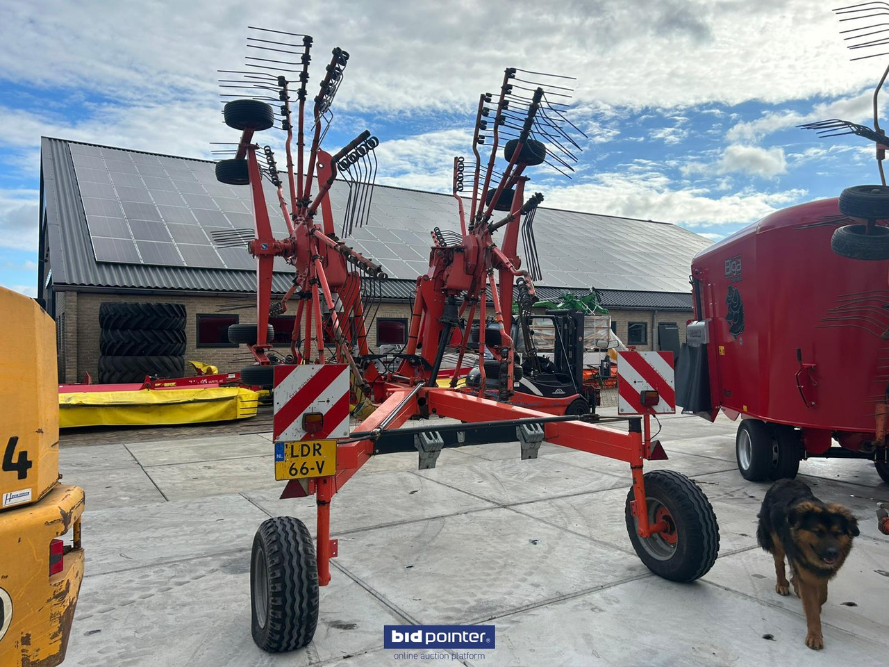 Kuhn GA8121 - Szénaforgató: 5 kép. Kuhn GA8121 - Szénaforgató: 5 kép.