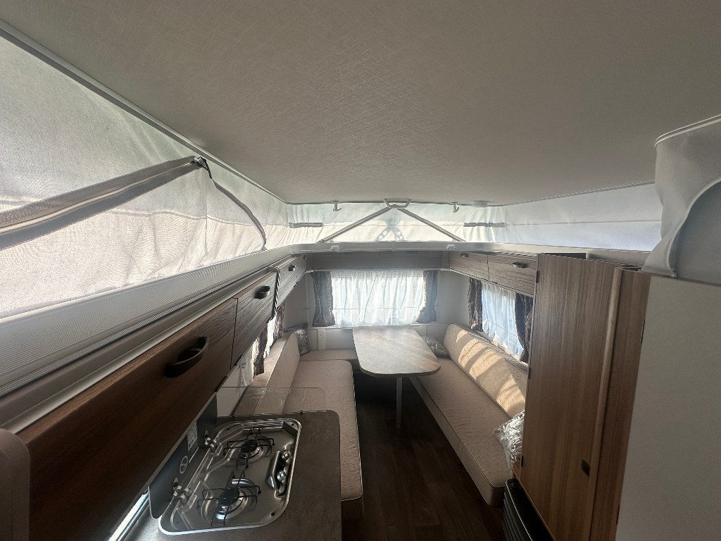 HYMER-ERIBA TOURING 540 - Lakókocsi: 5 kép. HYMER-ERIBA TOURING 540 - Lakókocsi: 5 kép.