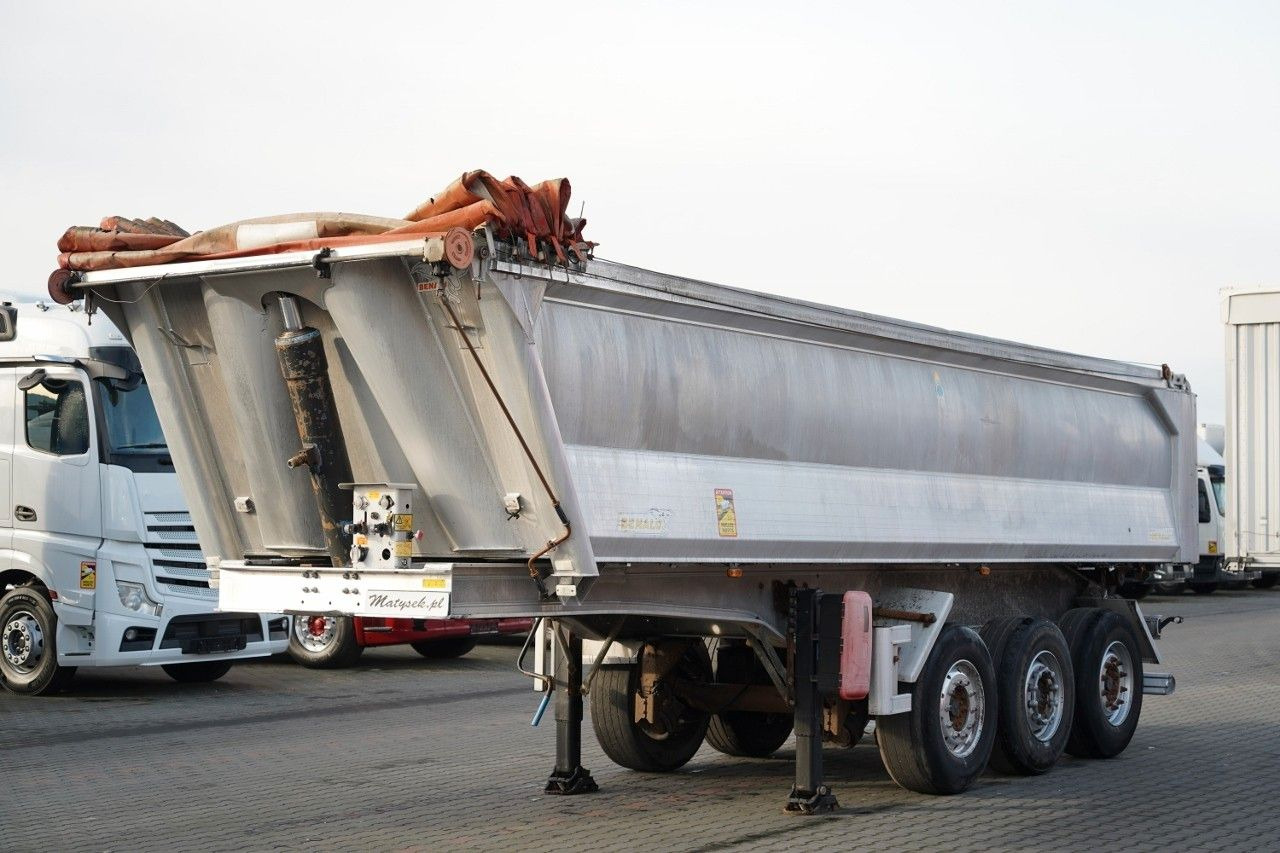 Benalu WYWROTKA / 23 m3 / ALUMINIOWA / OŚ PODNOSZONA / - Félpótkocsi billenőplatós: 1 kép. Benalu WYWROTKA / 23 m3 / ALUMINIOWA / OŚ PODNOSZONA / - Félpótkocsi billenőplatós: 1 kép.