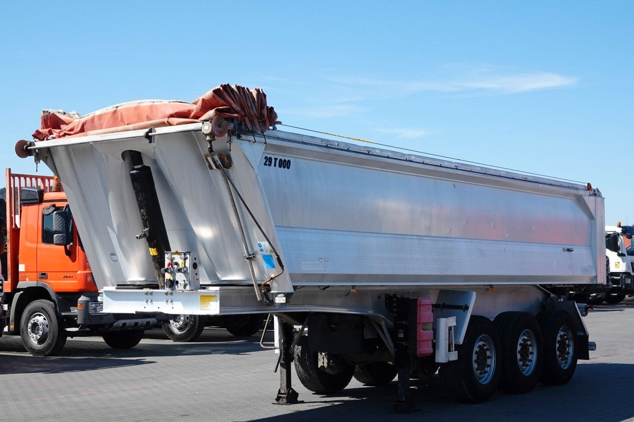 Benalu WYWROTKA / 25 m3 / ALUMINIOWA / OŚ PODNOSZONA / - Félpótkocsi billenőplatós: 2 kép. Benalu WYWROTKA / 25 m3 / ALUMINIOWA / OŚ PODNOSZONA / - Félpótkocsi billenőplatós: 2 kép.