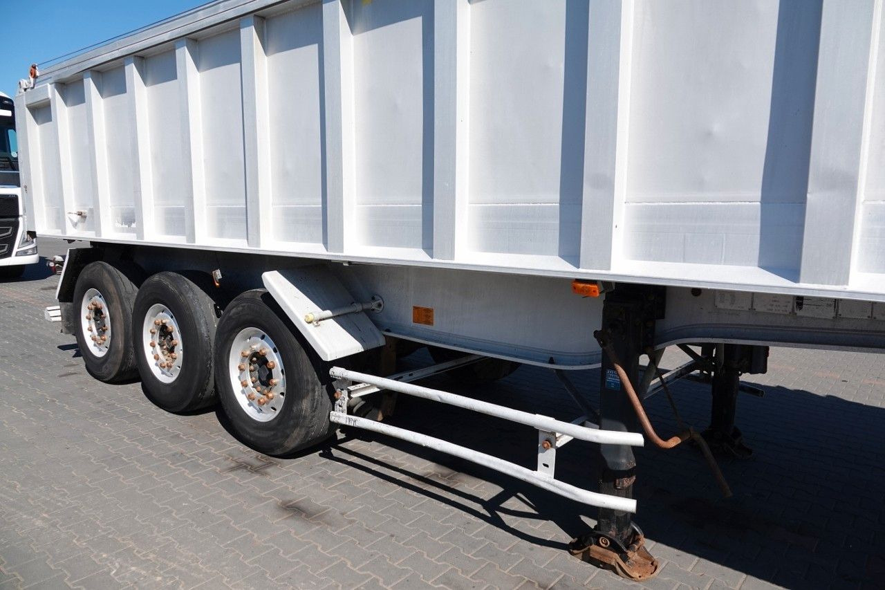 Benalu WYWROTKA / 25 m3 / ALUMINIOWA / OŚ PODNOSZONA / - Félpótkocsi billenőplatós: 5 kép. Benalu WYWROTKA / 25 m3 / ALUMINIOWA / OŚ PODNOSZONA / - Félpótkocsi billenőplatós: 5 kép.