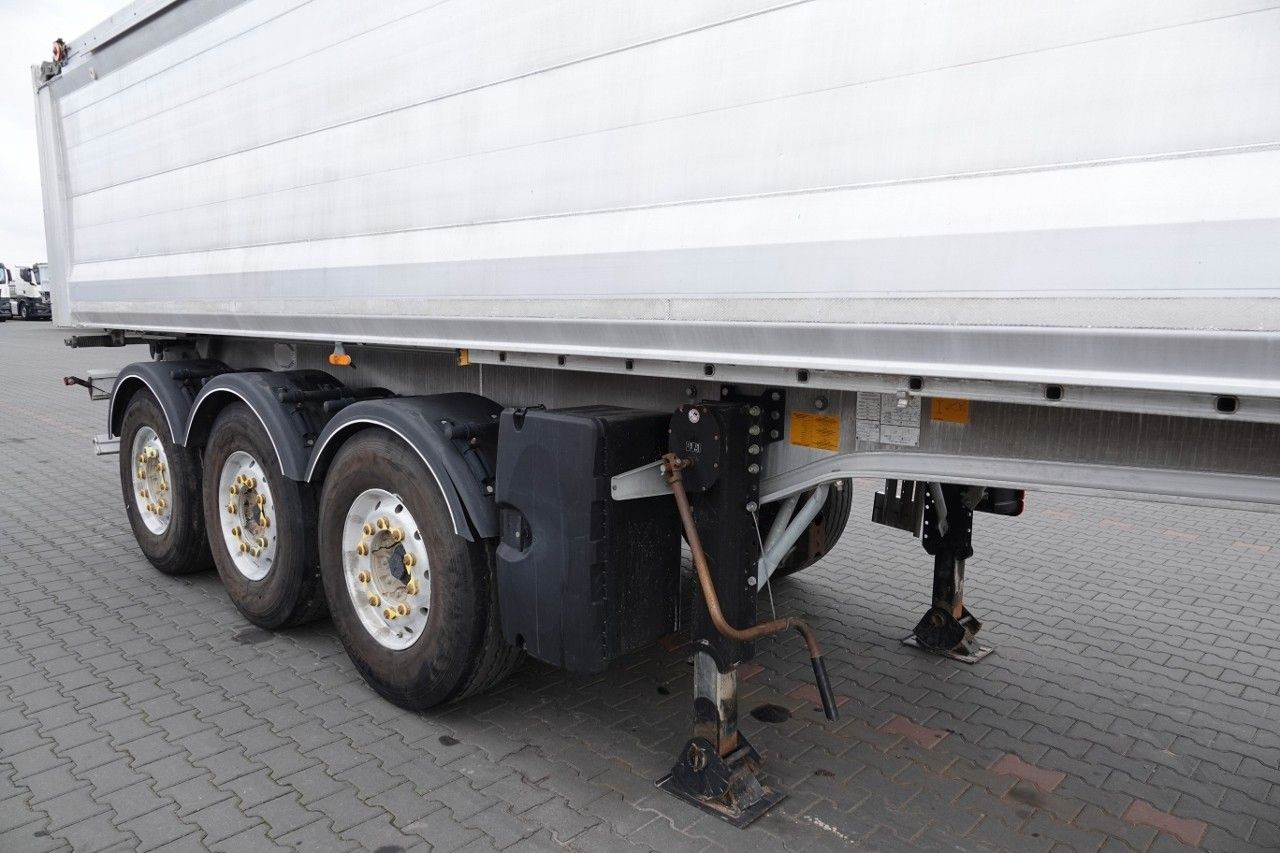 Benalu WYWROTKA / 25 m3 / ALUMINIOWA / OŚ PODNOSZONA / - Félpótkocsi billenőplatós: 5 kép. Benalu WYWROTKA / 25 m3 / ALUMINIOWA / OŚ PODNOSZONA / - Félpótkocsi billenőplatós: 5 kép.