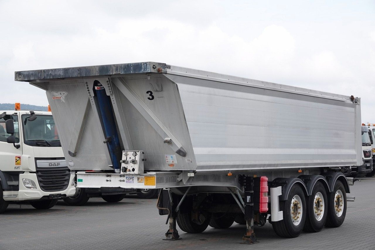 Benalu WYWROTKA / 26 m3 / ALUMINIOWA / OŚ PODNOSZONA / - Félpótkocsi billenőplatós: 1 kép. Benalu WYWROTKA / 26 m3 / ALUMINIOWA / OŚ PODNOSZONA / - Félpótkocsi billenőplatós: 1 kép.