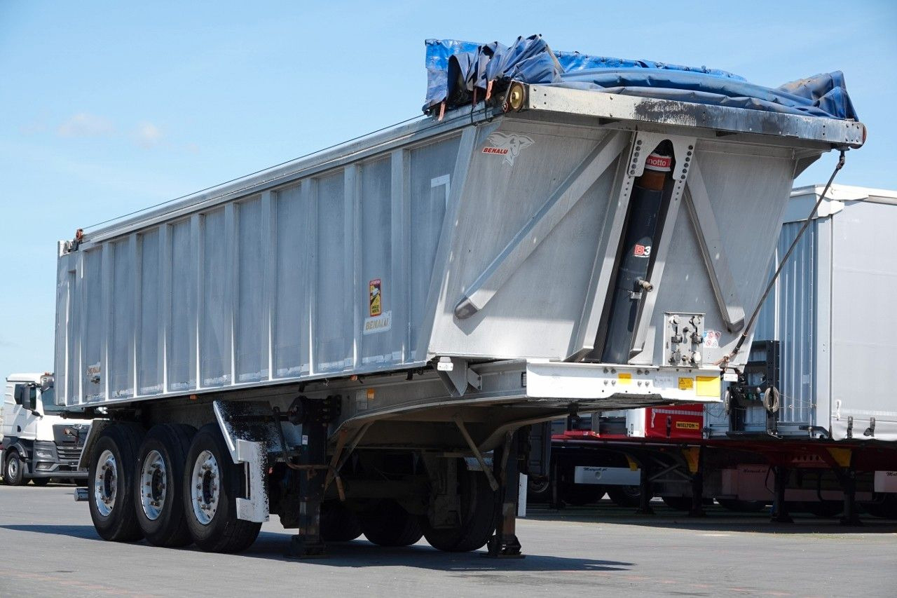 Félpótkocsi billenőplatós Benalu WYWROTKA / 28 m3 / ALUMINIOWA / OŚ PODNOSZONA /: 1 kép.