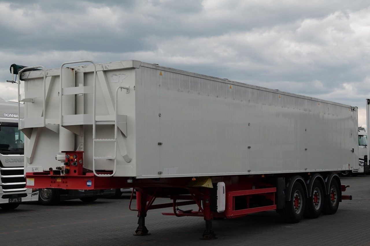 Benalu WYWROTKA 49 m3 / ALUMINIOWA MULDA / KLAPO -DRZWI - Félpótkocsi billenőplatós: 2 kép. Benalu WYWROTKA 49 m3 / ALUMINIOWA MULDA / KLAPO -DRZWI - Félpótkocsi billenőplatós: 2 kép.