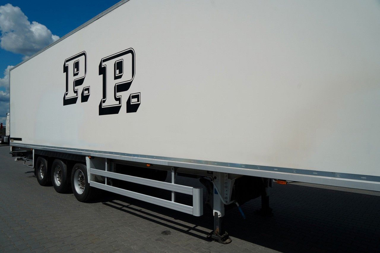 Chereau CHŁODNIA / CARRIER VECTOR 1950MT / DOPPELSTOCK - Félpótkocsi hűtős: 5 kép. Chereau CHŁODNIA / CARRIER VECTOR 1950MT / DOPPELSTOCK - Félpótkocsi hűtős: 5 kép.