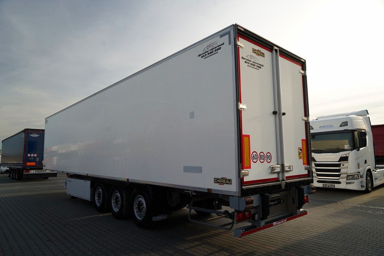 Chereau CHŁODNIA / MAXIMA 1300 / HAKÓWKA / OŚ PODNOSZONA - Félpótkocsi hűtős: 3 kép. Chereau CHŁODNIA / MAXIMA 1300 / HAKÓWKA / OŚ PODNOSZONA - Félpótkocsi hűtős: 3 kép.