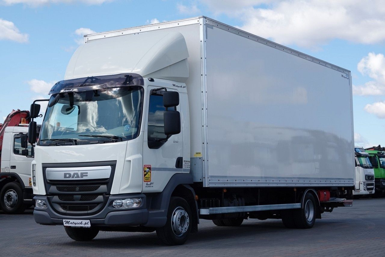 DAF LF 210 / KONTENER - 7 M / SOLÓWKA / WINDA DHOLLA - Dobozos felépítményű teherautó: 1 kép. DAF LF 210 / KONTENER - 7 M / SOLÓWKA / WINDA DHOLLA - Dobozos felépítményű teherautó: 1 kép.