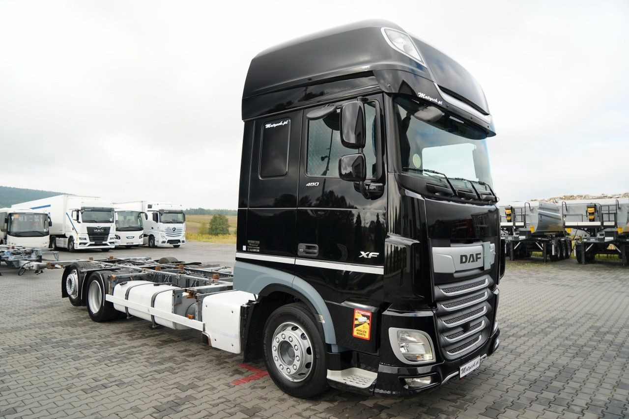 DAF XF 480 / BDF / 6X2 / SSC / I-PARK COOL / OŚ POD - Cserefelépítményes teherautó: 4 kép. DAF XF 480 / BDF / 6X2 / SSC / I-PARK COOL / OŚ POD - Cserefelépítményes teherautó: 4 kép.